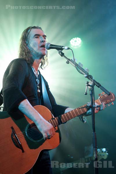 NEW MODEL ARMY - 2013-12-20 - PARIS - Divan du Monde - Justin Edward Sullivan